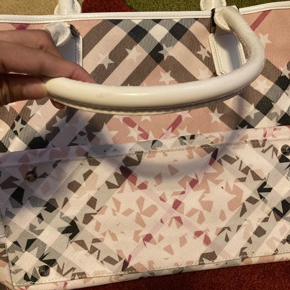 💯 Authentic white Burberry Stars limited edition - Picture 3 of 12